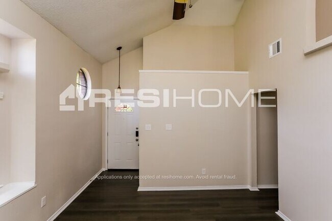Building Photo - HOME FOR RENT!!