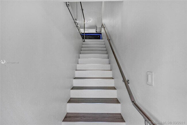 Building Photo - 10101 W Okeechobee Rd