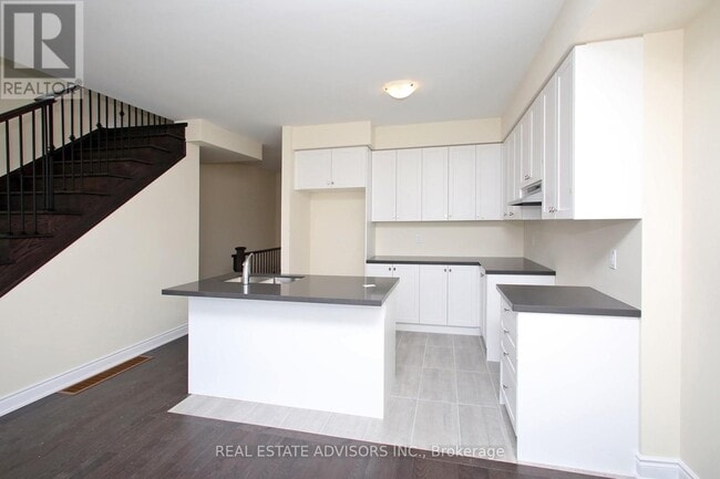 Building Photo - 12 ELGIN Ct
