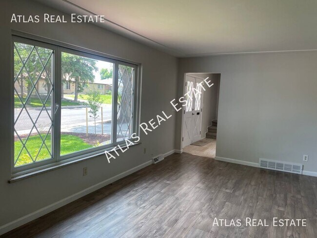 Building Photo - NEWLY REMODELED 5-bedroom home in Aurora!