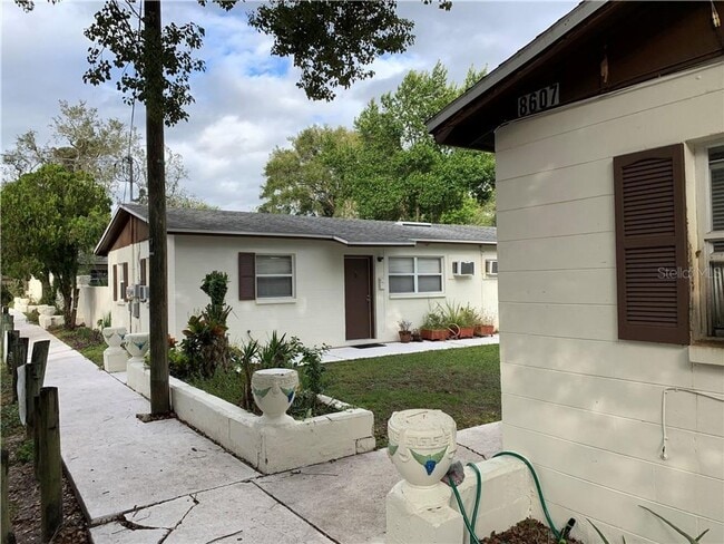 Photo - Updated 2 Bedroom Duplex in Tampa – Private, Convenient, and Move-In Ready Apartment
