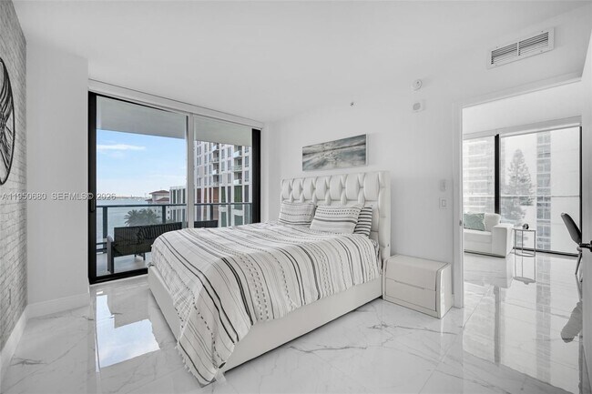 Foto del edificio - 460 NE 28th St