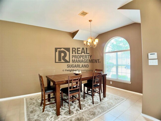 Foto del edificio - 7626 Butler Lakes Ct