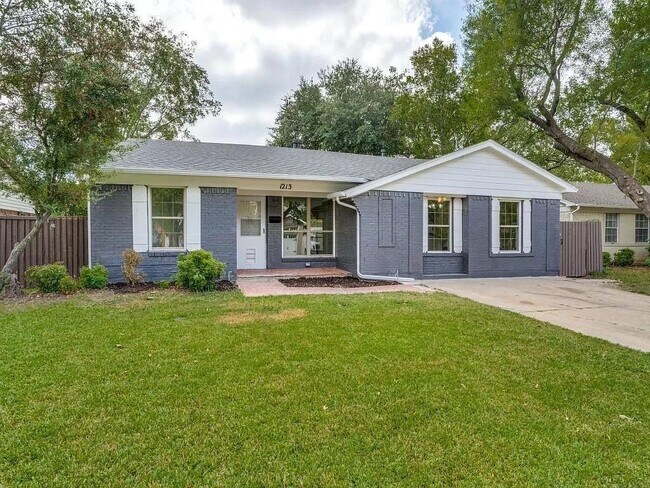 Building Photo - 1213 Dearborn Dr