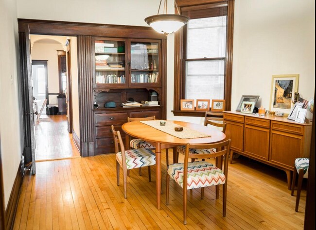 Foto del edificio - 1361 N HOYNE Ave