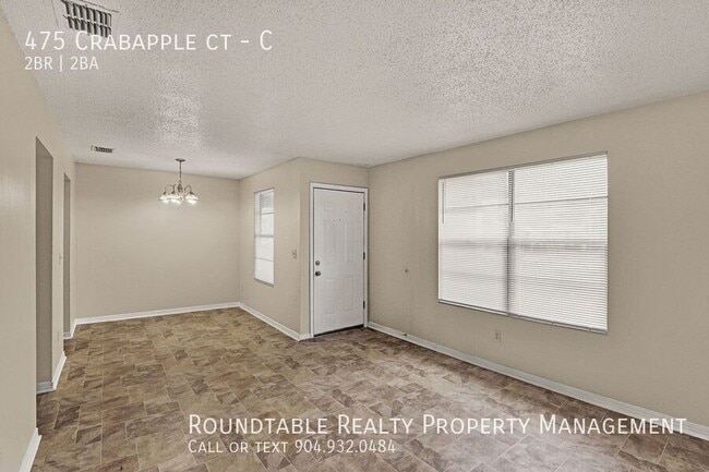 Foto del edificio - 475 Crabapple Ct