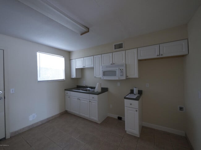 Building Photo - 2036 Inwood Terrace