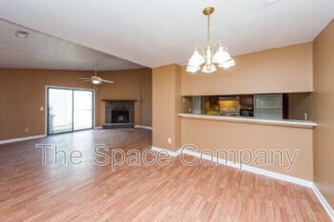 Foto del edificio - 404 Erskine St