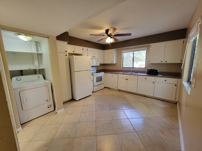 Foto del edificio - 7752 Tamara Lee Ct