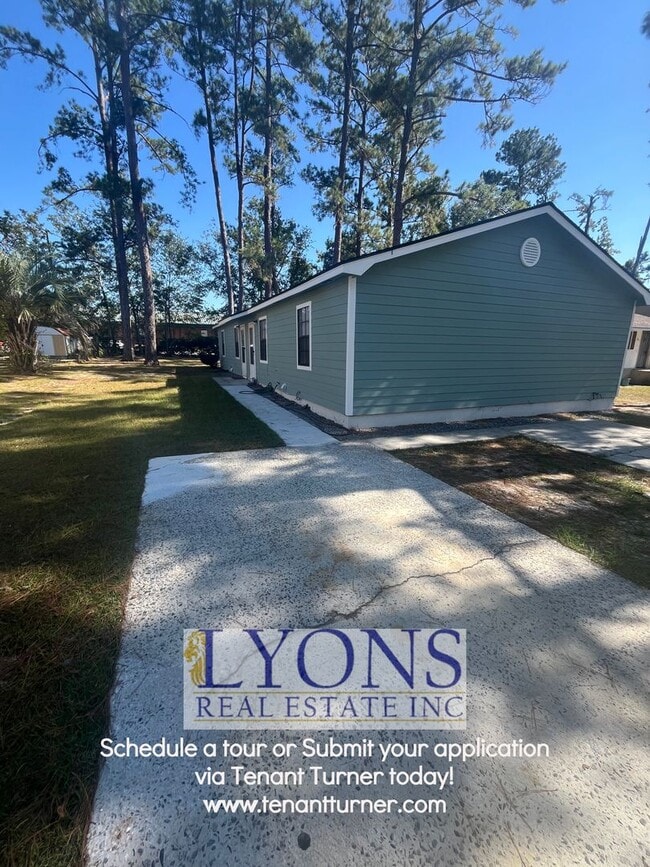 Building Photo - Holiday Special!!!!!