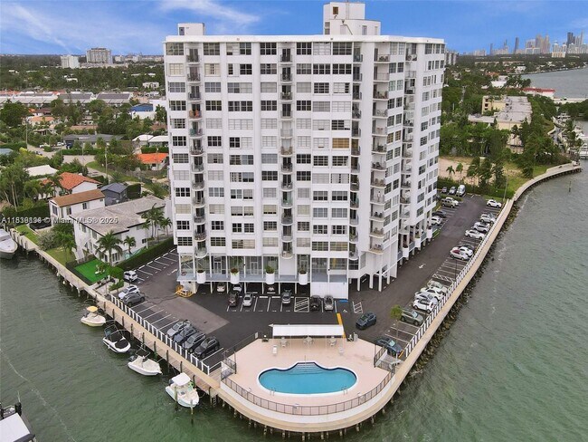 Foto del edificio - 11930 N Bayshore Dr
