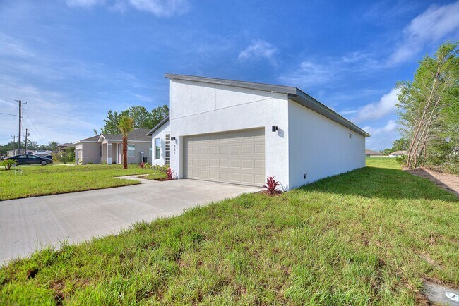 Building Photo - Newly built! Modern, energy efficient home...
