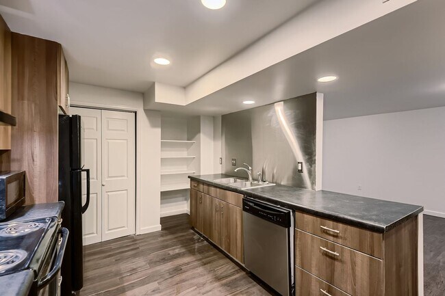 Foto del edificio - 3125 N Raleigh St