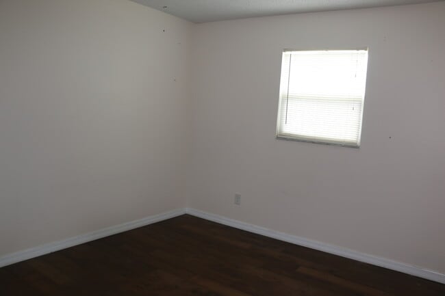 second bedroom. can handle a queen - 3175 Phoenix Ave