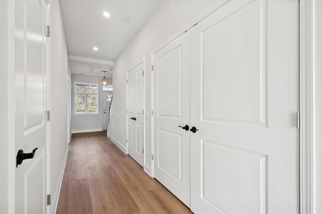 Foto del edificio - 2215 Lebanon Dr