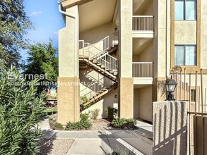 Building Photo - 2550 E River Rd