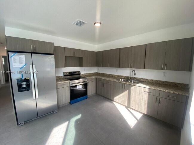 Foto del edificio - 1783 NW 65th St