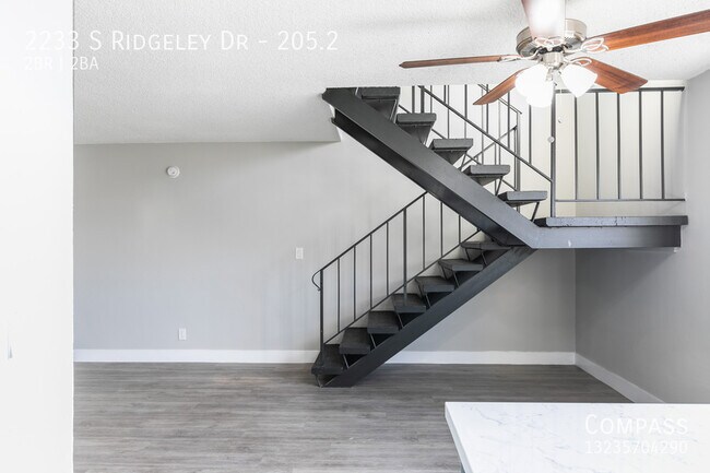 Building Photo - Updated Mid-Century 2-Bed, 1.5-Bath Townho...