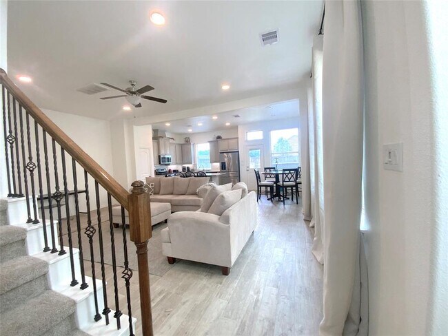 Building Photo - 22312 Misty Woods Ln