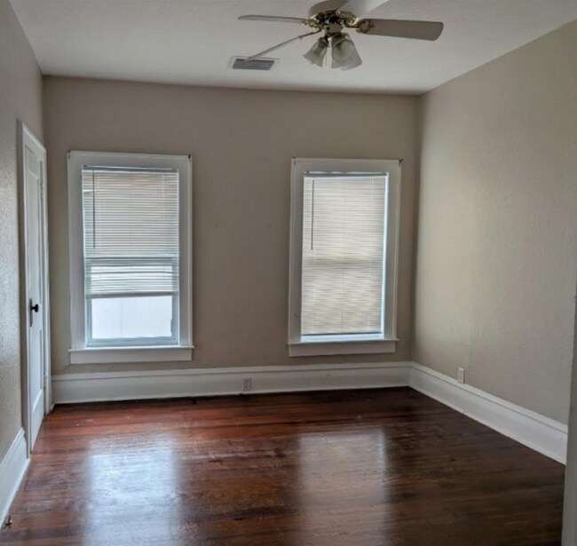 Foto del edificio - 1008 Lake Ave