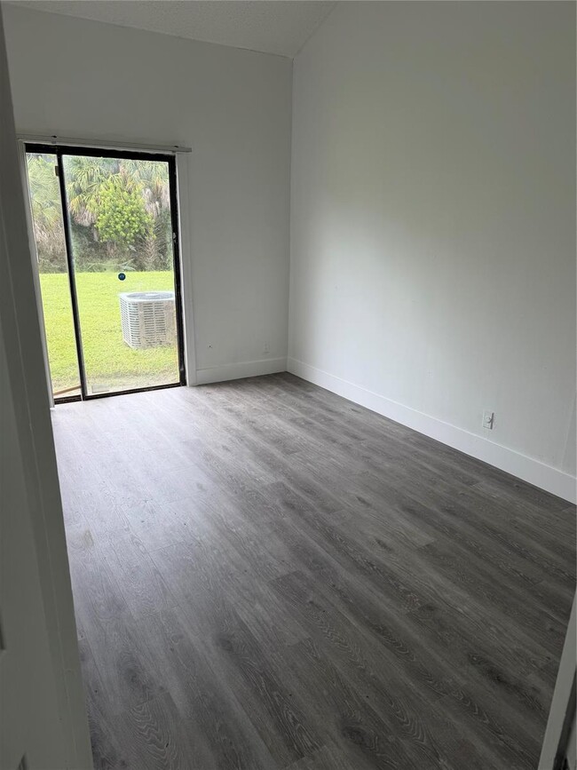 Foto del edificio - 2313 NW 55th Ter