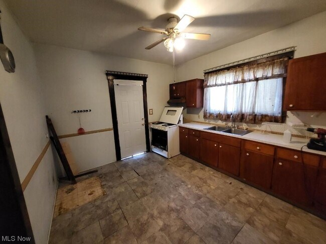 Building Photo - 261 Harrison St