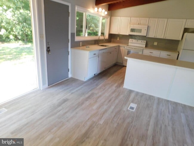 Building Photo - 1242 S Governors Ave