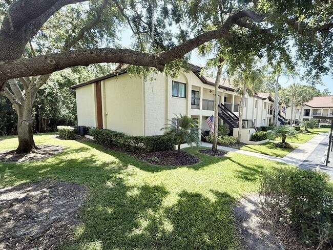 Foto del edificio - 1801 E Lake Rd S