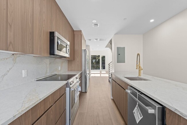 Building Photo - 310 Fenimore St