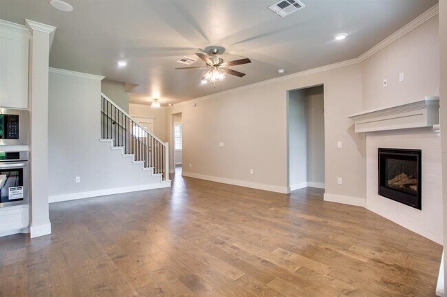 Building Photo - 1111 Sawgrass Ln
