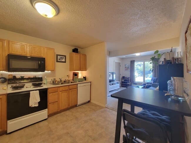 Foto del edificio - 128 Hoffman Dr