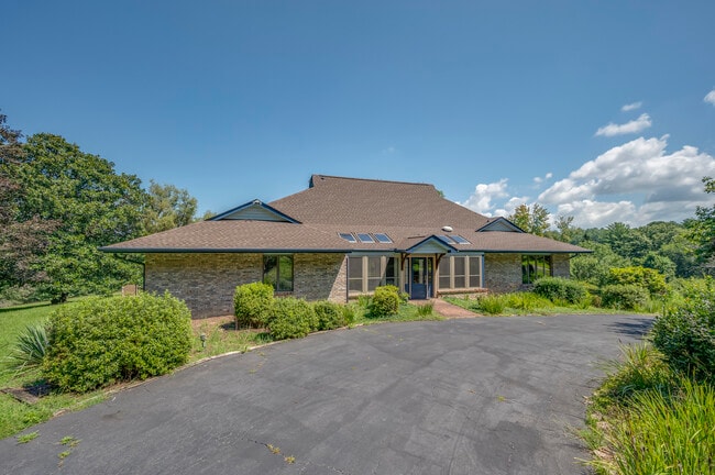 Building Photo - 26 Canter Ct