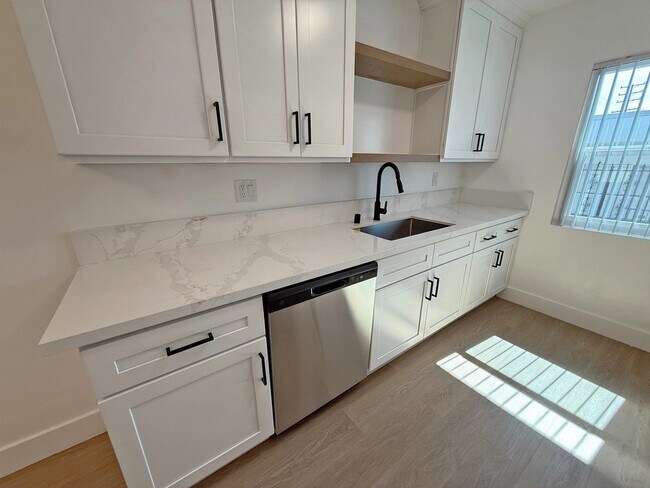 Foto del edificio - 520 Hayworth Ave