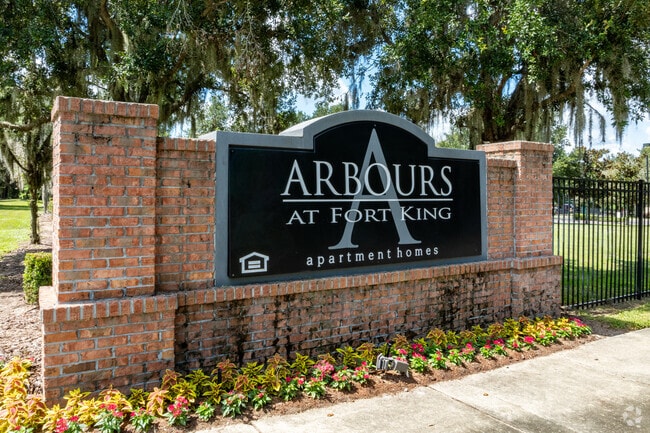 Entrance Sign - Arbours at Fort King