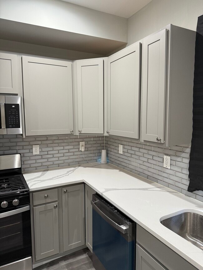 Foto del edificio - 1733 E Lafayette Ave