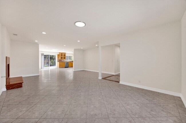 Building Photo - 4420 Lowell Ave