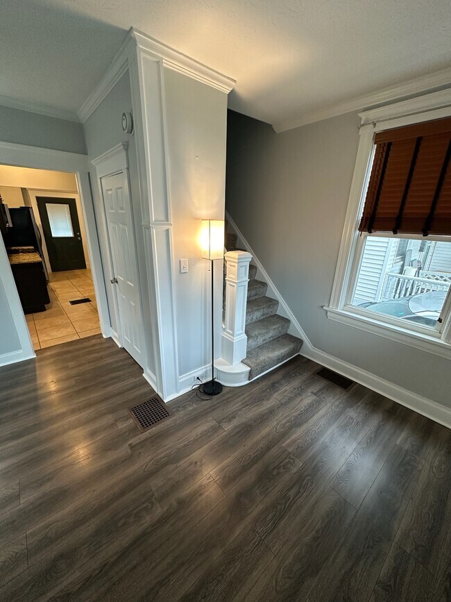 Front entrance & stairs - 2065 Maple Ave