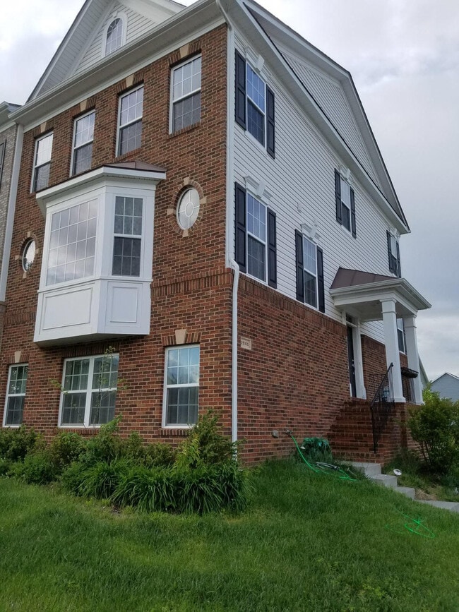 Photo - 25100 Croxley Green Square Townhome