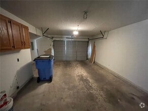 Building Photo - 10 Oaks Pl