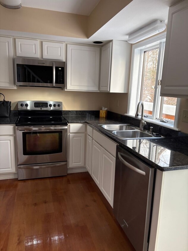 Photo - 4666-68 Troop K Road