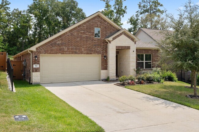 Foto del edificio - 914 Golden Willow Ln