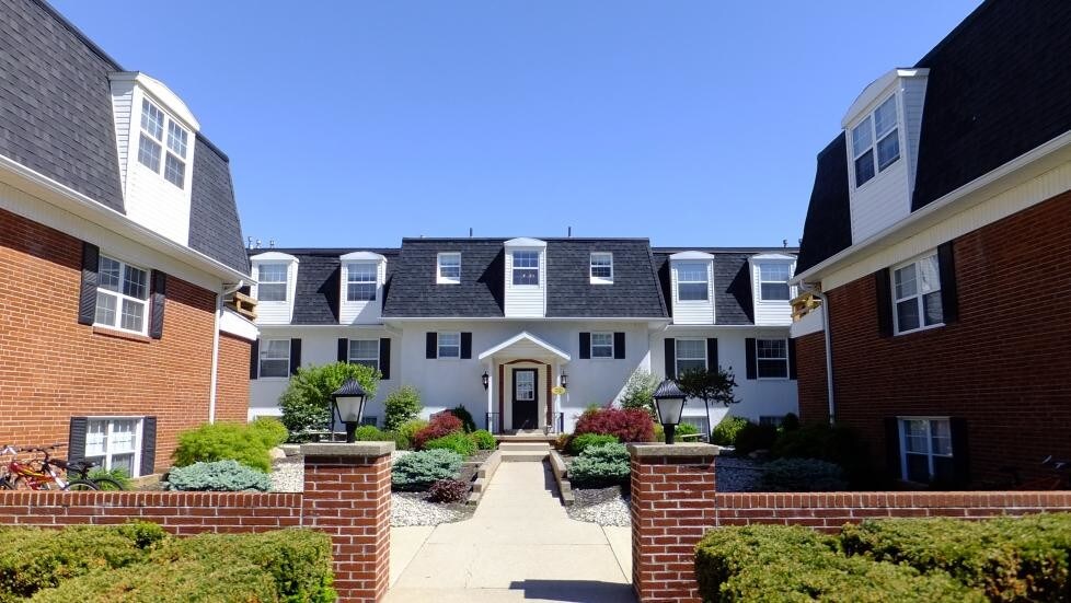 University Village & Court Apartments – photo 1 of 35