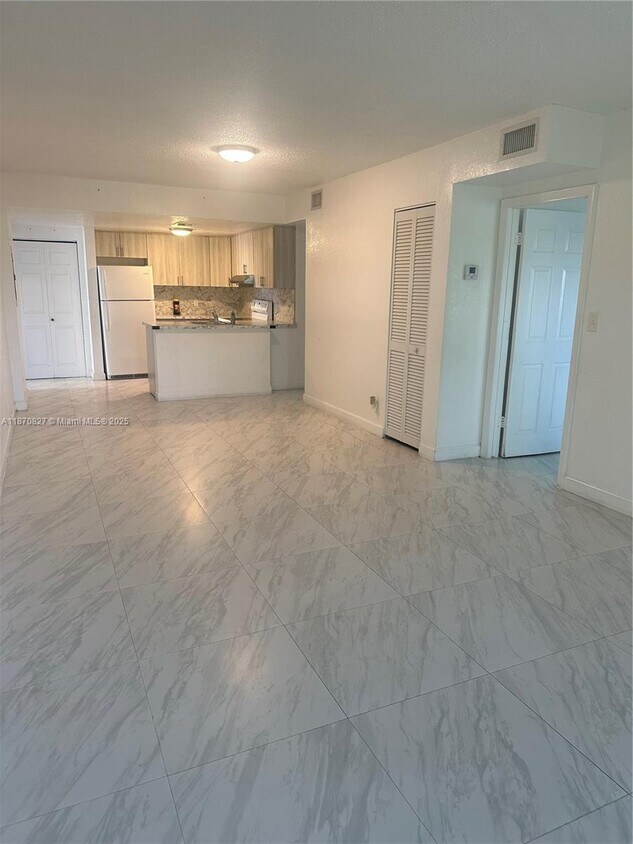 Foto principal - 3901 NW 9th Ave