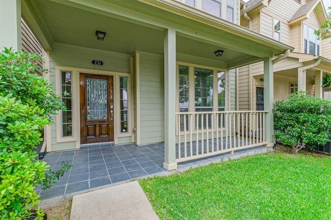 Building Photo - 231 W 26th St