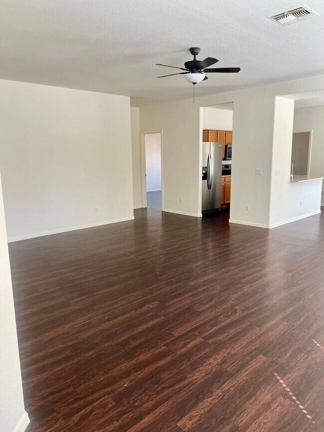 Foto del edificio - 3-bedroom, 2-bath in Johnson Ranch