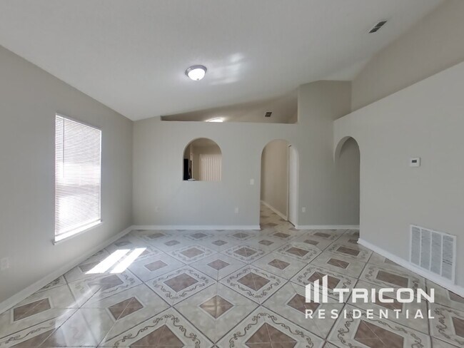Foto del edificio - 7227 Lawn Tennis Ln