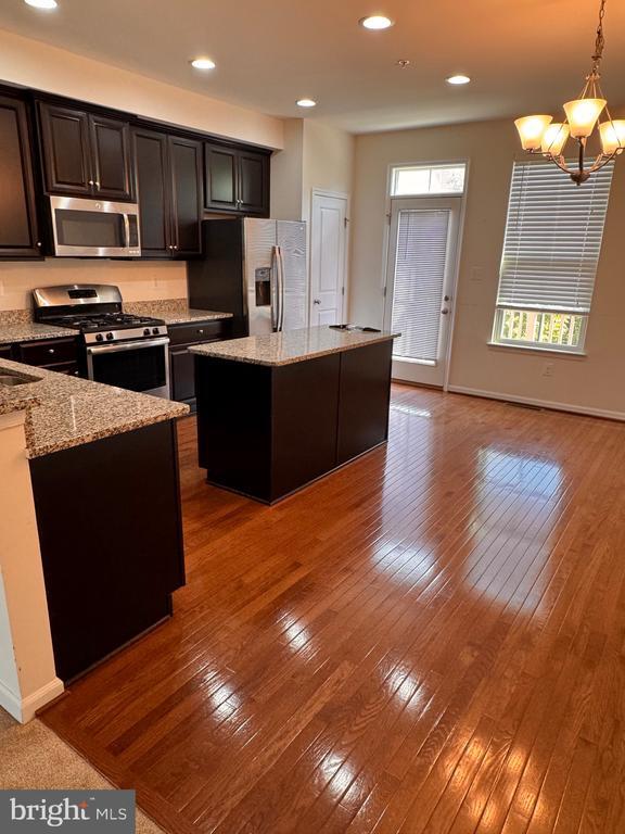 Building Photo - 624 Ravenwood Dr