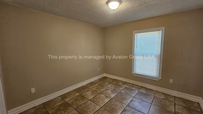 Foto del edificio - 2373 Broadway Ave