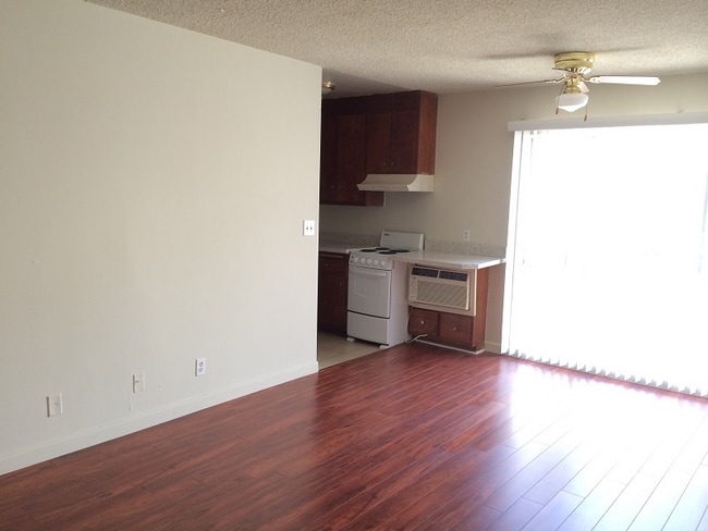 Photo - 530 Veteran Ave (Los Angeles, CA) Apartment