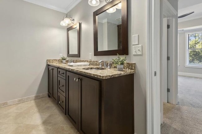 Building Photo - 575 S Virginia Hills Dr